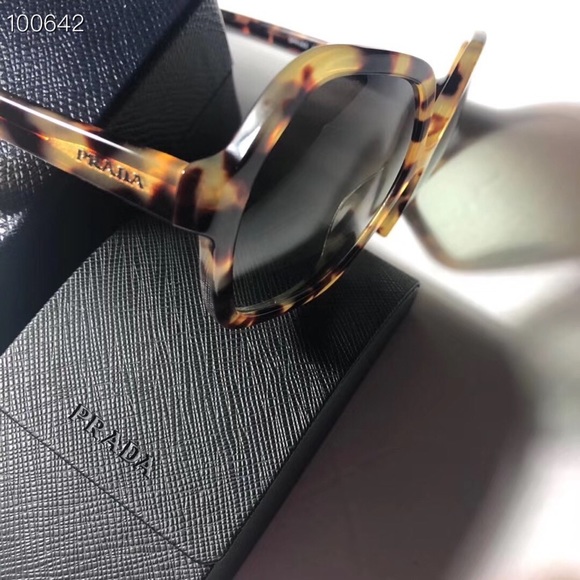 【NEW】Prada sunglasses - Picture 2 of 2